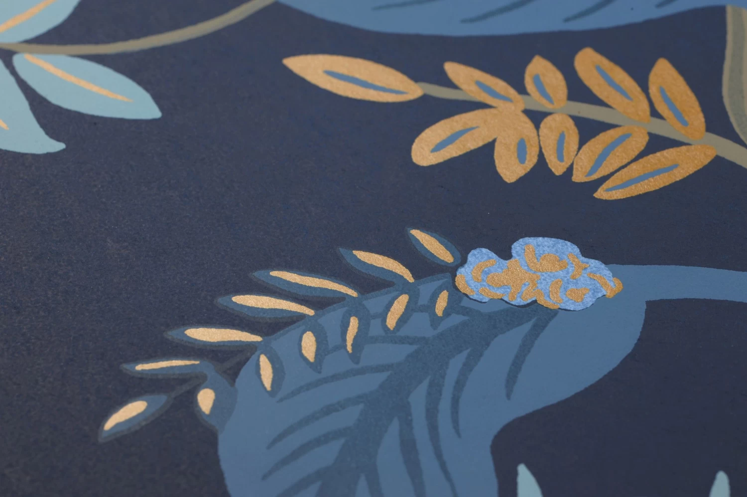 Tapete Peacock Tree Stahlblau 3 Tapete Peacock Tree Stahlblau – Bild 3