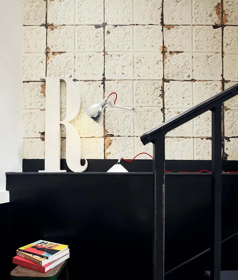 Tapete Brooklyn Tins 02 Weiss 3 Tapete Brooklyn Tins 02 Weiss – Bild 3